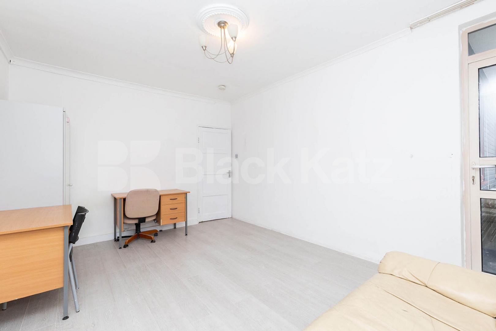 3 double bedroom apartment with balcony and inclusive of heating and hot water Collier Street, Angel / Kings Cross